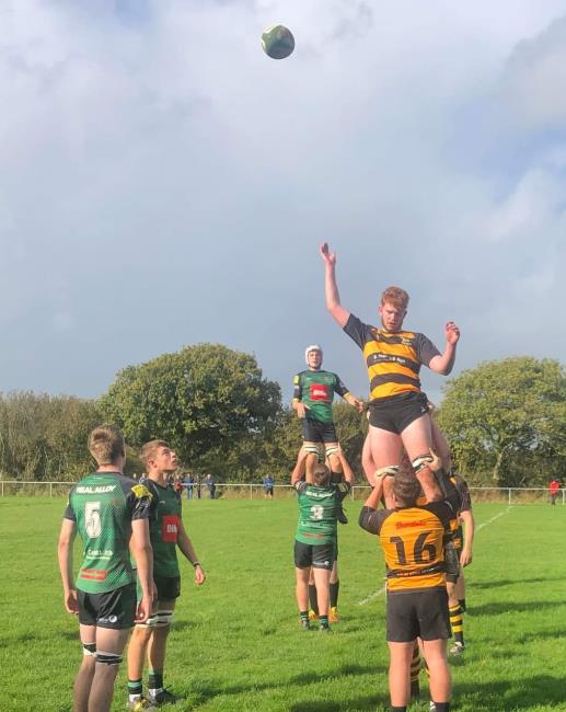 Lineout action from Pill Parks